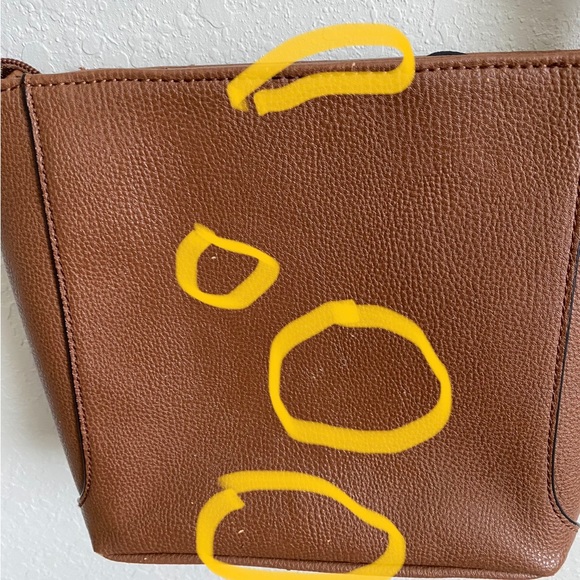 Tommy Hilfiger Crossbody, Vegan Leather. In Good condition. - Picture 7 of 15